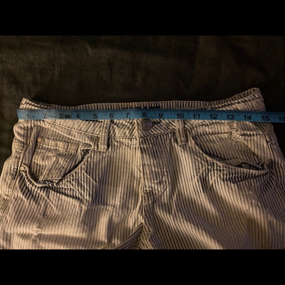 Women’s Garage Brand Jean shorts - Picture 8 of 8